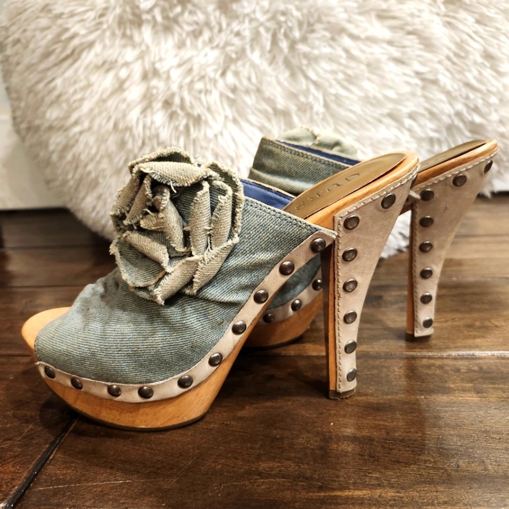 GUESS light blue denim and wood slide platforms size 6